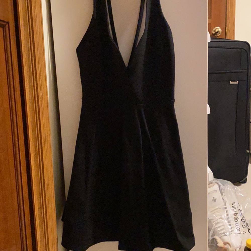 LULU’S black bodycon dress, size small, never worn - Picture 4 of 7